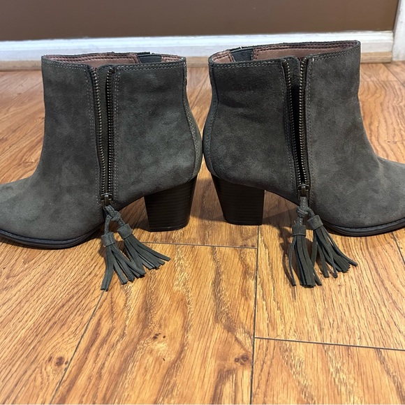 Vionic Madeline Olive Green Suede Weather Resistant Ankle Boots Booties | Sz 8 - Picture 14 of 15